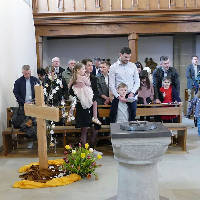 Weißer Sonntag in St. Crescentius