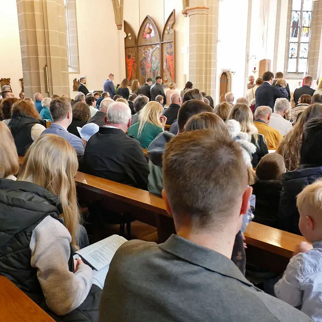 Weißer Sonntag in St. Crescentius