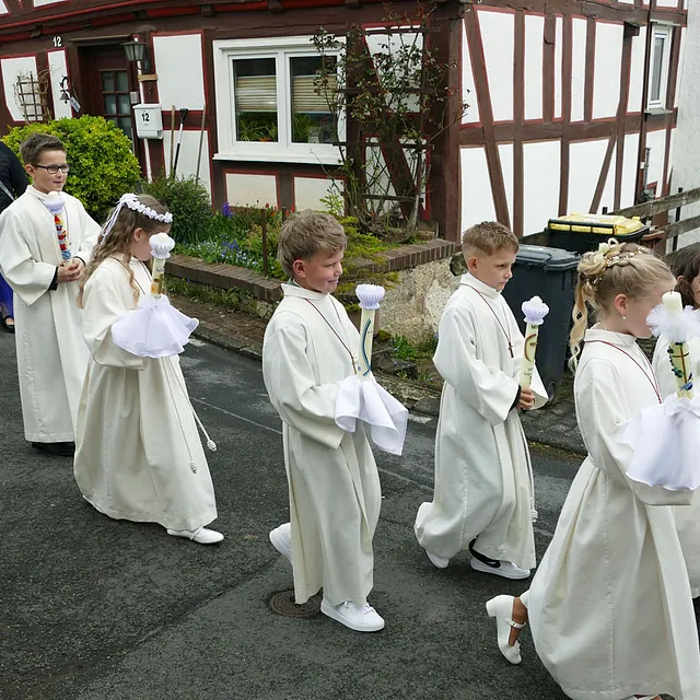 Weißer Sonntag in St. Crescentius