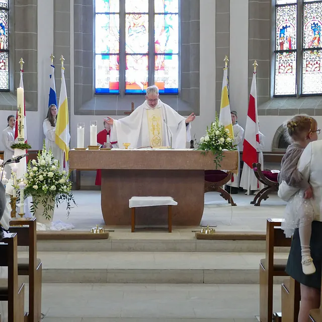 Weißer Sonntag in St. Crescentius