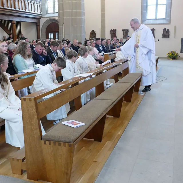 Weißer Sonntag in St. Crescentius