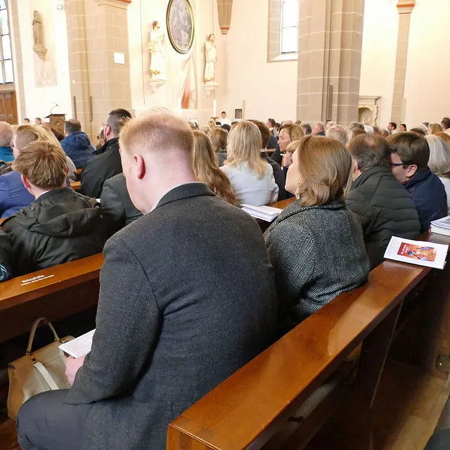 Weißer Sonntag in St. Crescentius