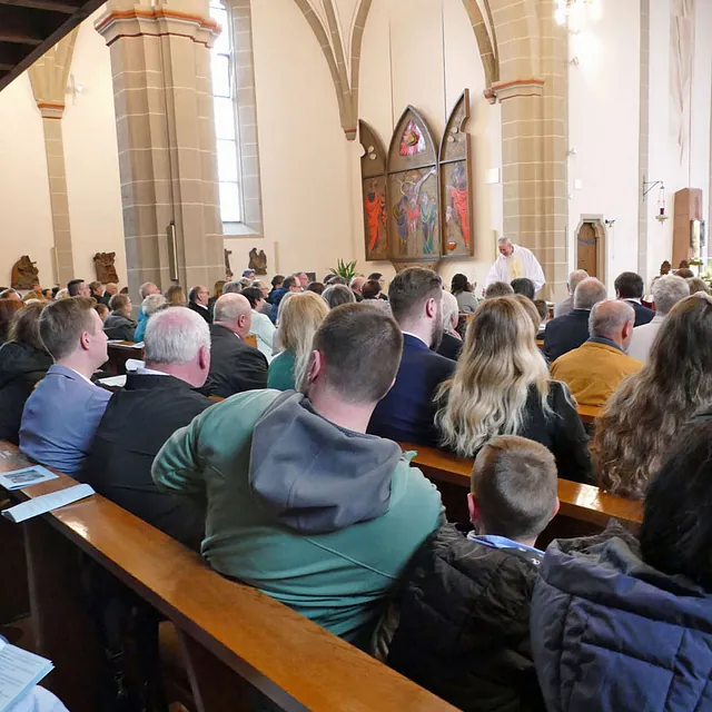 Weißer Sonntag in St. Crescentius