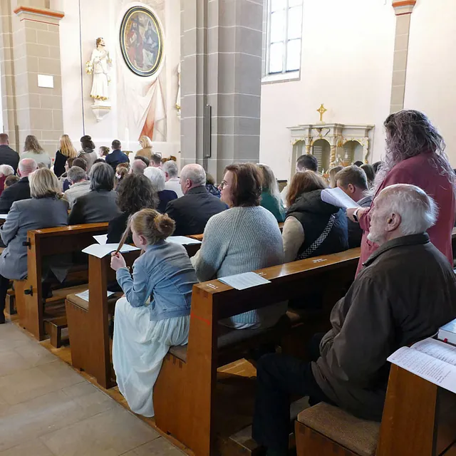 Weißer Sonntag in St. Crescentius